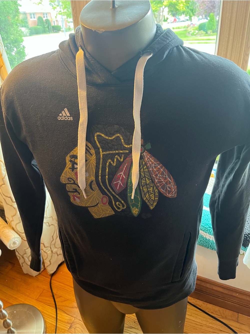 Adidas BLACKHAWKS Youth Medium Hoodie…